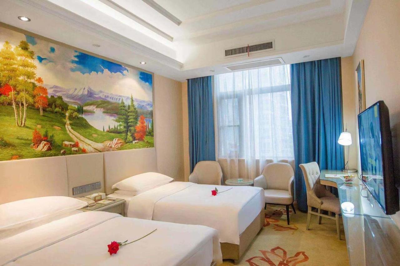 Vienna Hotel Nanyang People Road Екстер'єр фото