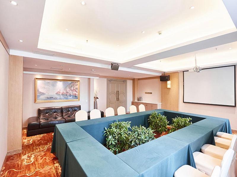 Vienna Hotel Nanyang People Road Екстер'єр фото
