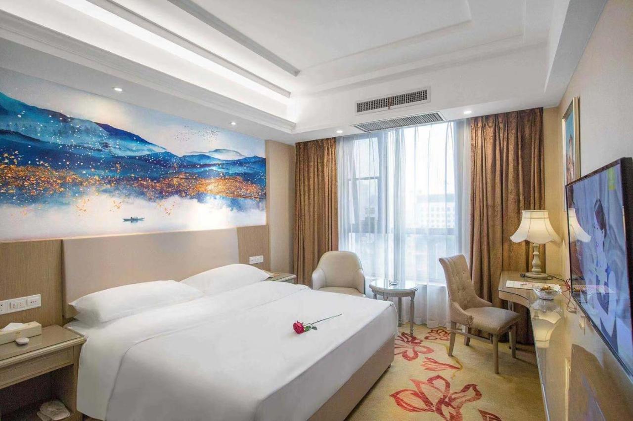 Vienna Hotel Nanyang People Road Екстер'єр фото