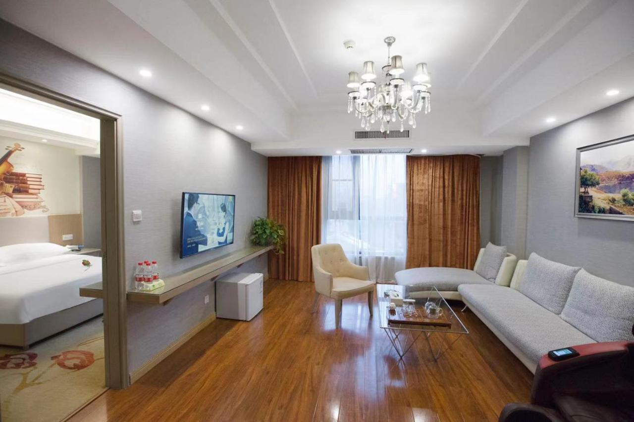 Vienna Hotel Nanyang People Road Екстер'єр фото