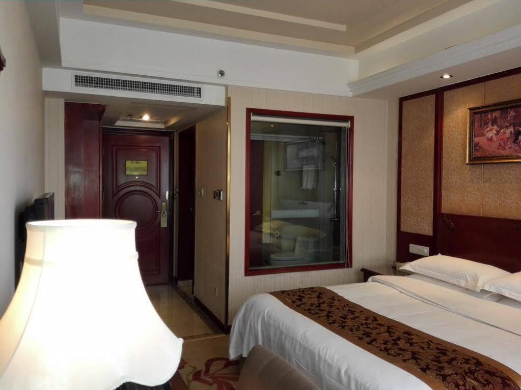 Vienna Hotel Nanyang People Road Екстер'єр фото